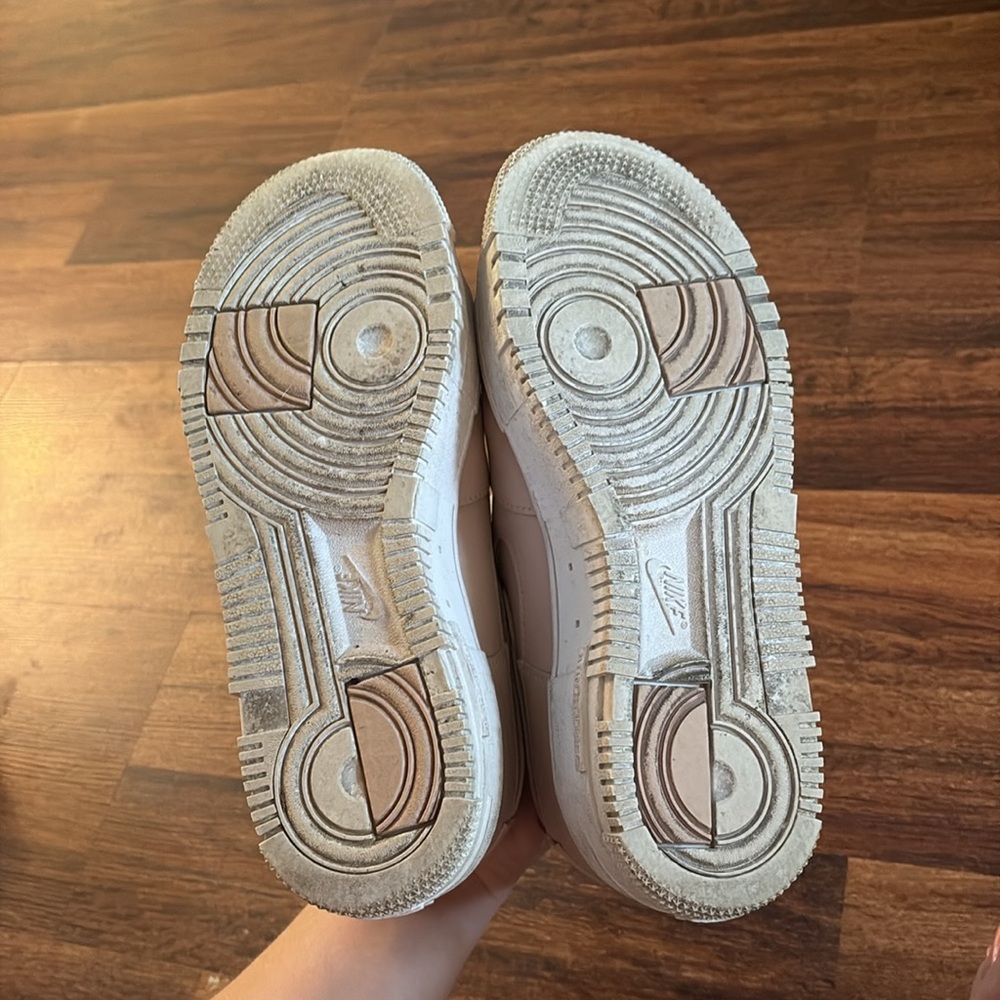 Nike Air Force Shoes - Picture 3 of 4